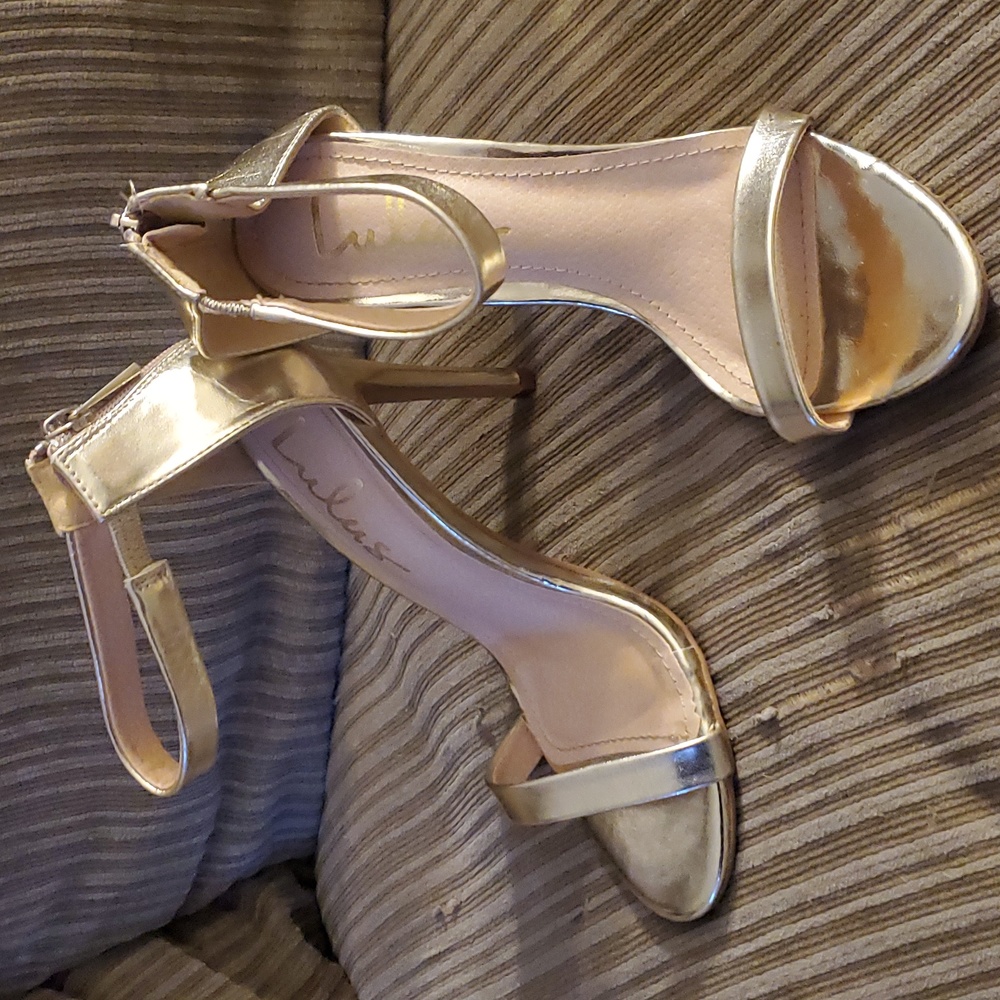 Gold heel